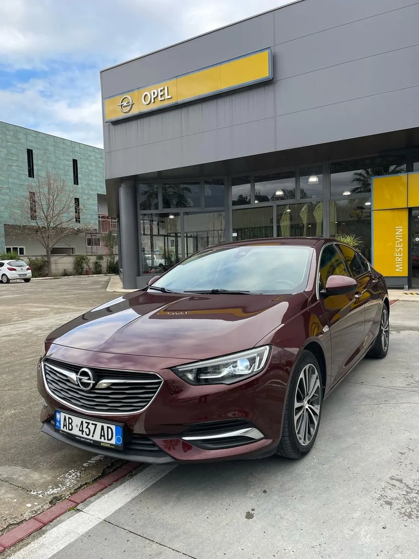 Noleggia un'auto a Tirana