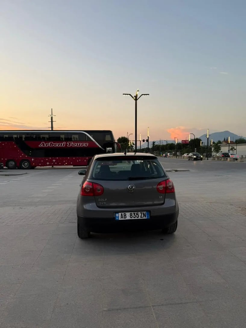 Alquila un coche en Tirana