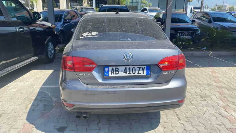 Noleggia un'auto a Tirana