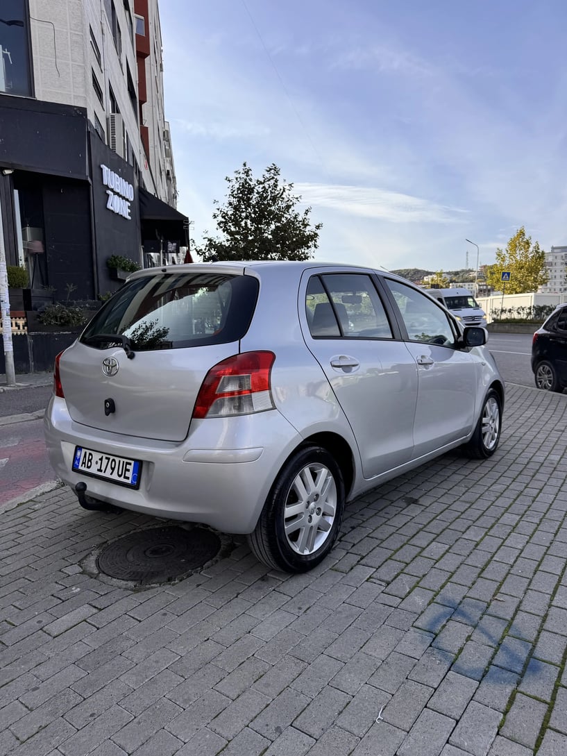Noleggia un'auto a Tirana