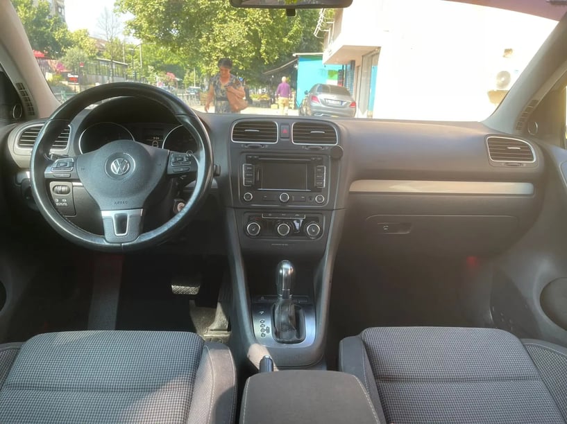 Alquila un coche en Tirana