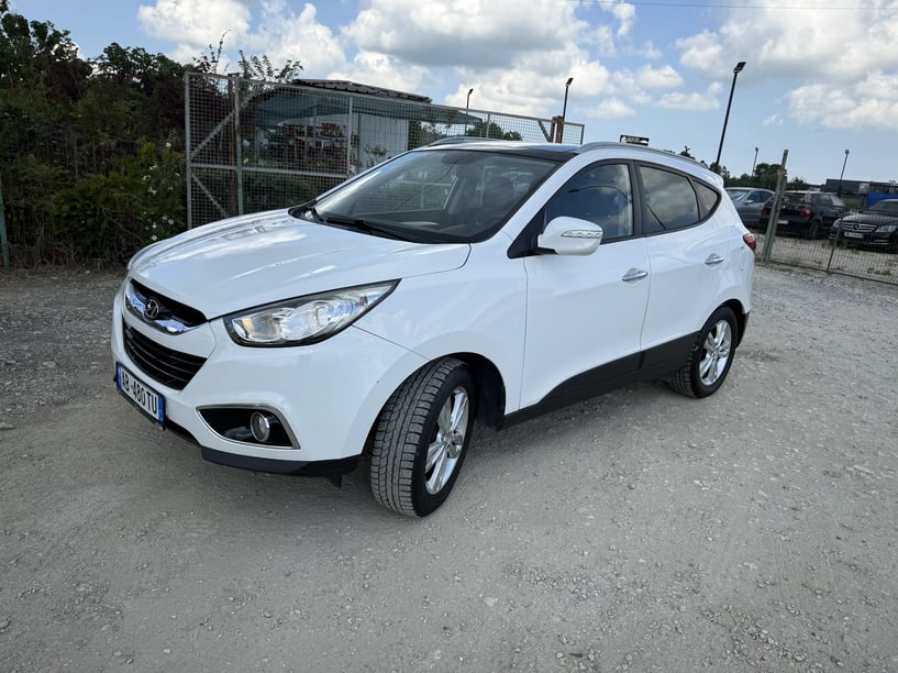 Noleggia un'auto a Tirana