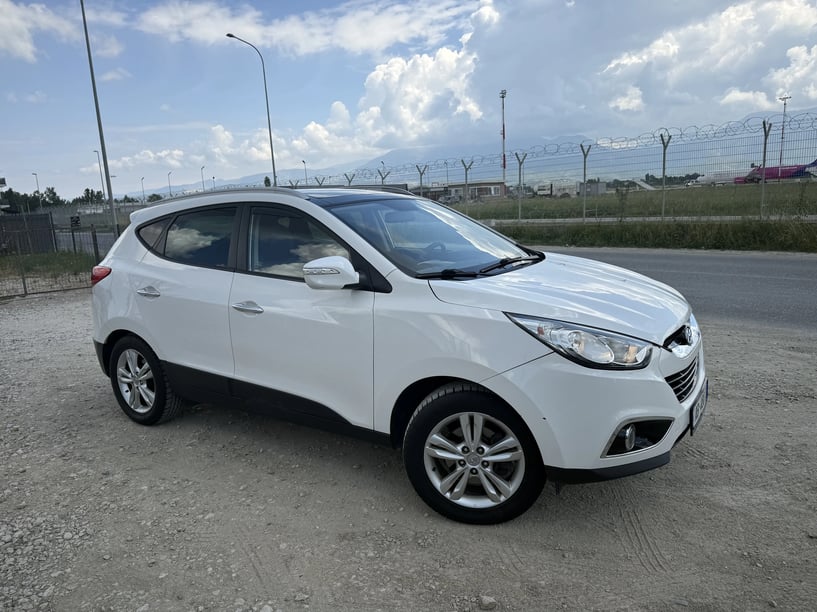 Noleggia un'auto a Tirana