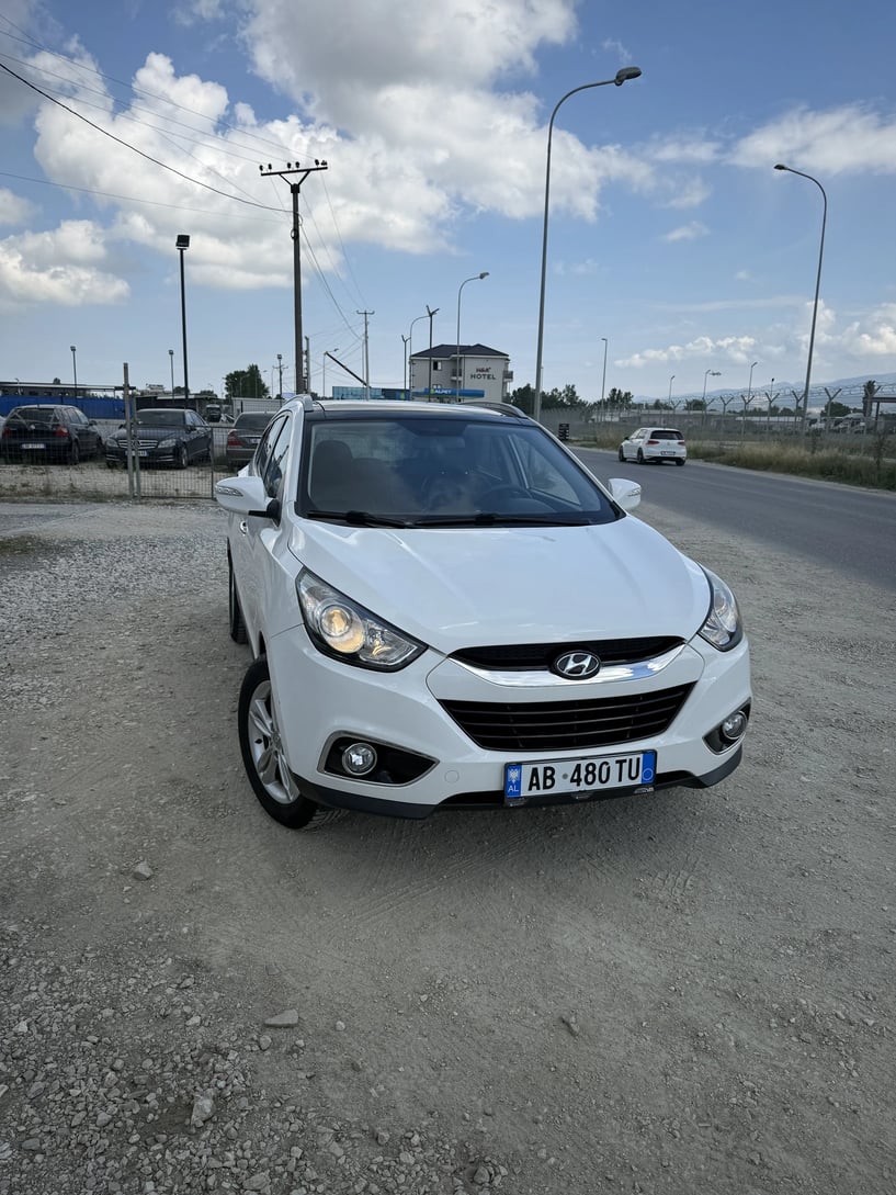 Noleggia un'auto a Tirana