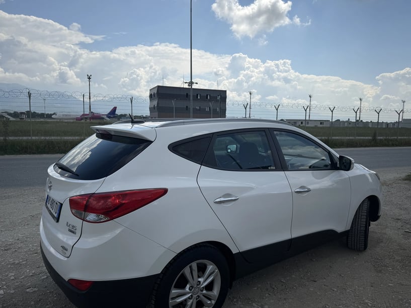 Noleggia un'auto a Tirana