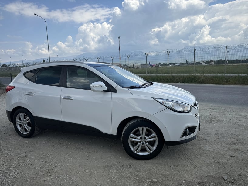 Noleggia un'auto a Tirana