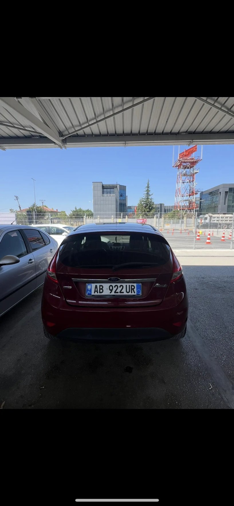 Merrni me qira një makinë në Tirana