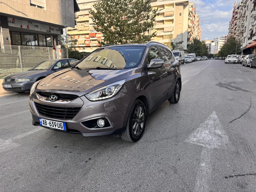 Alquila un coche en Tirana