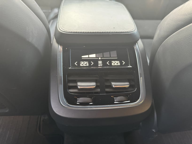 Merrni me qira një makinë në Tirana