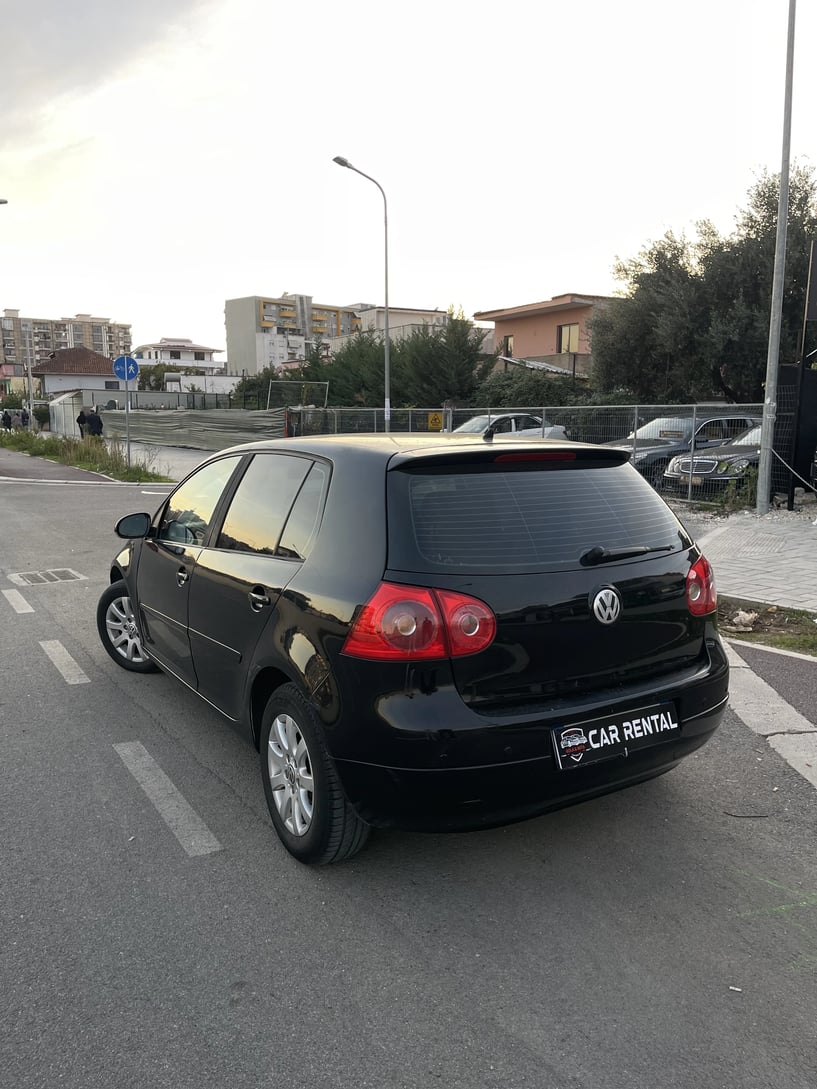 Noleggia un'auto a Tirana