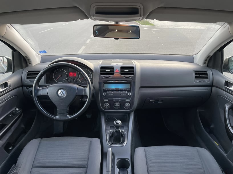 Noleggia un'auto a Tirana