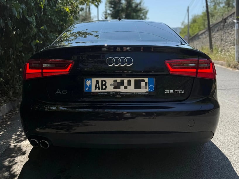 Alquila un coche en Tirana