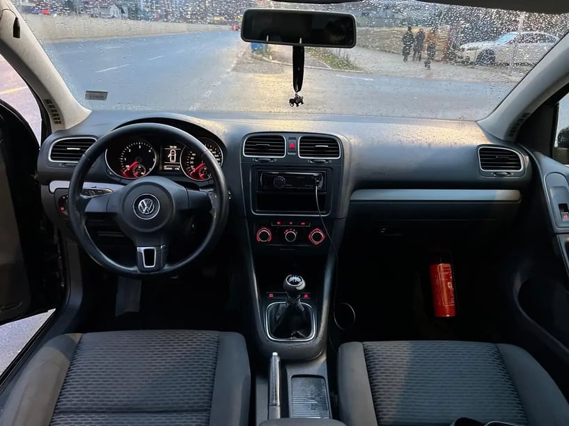 Noleggia un'auto a Tirana