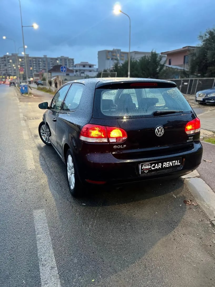 Noleggia un'auto a Tirana