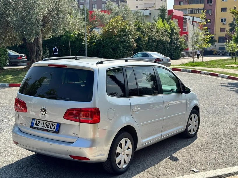 Wynajmij samochód w Tirana