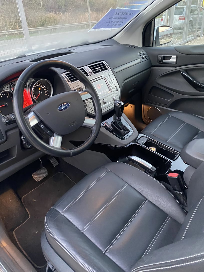 Noleggia un'auto a Tirana