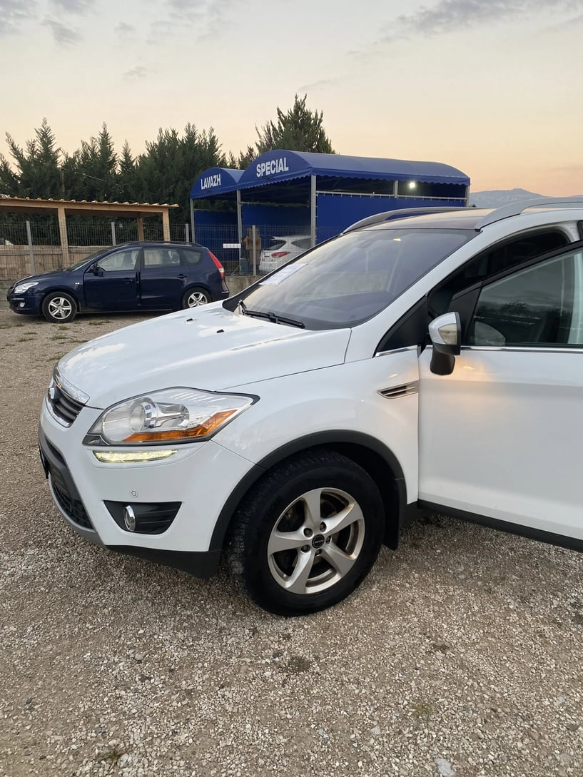 Noleggia un'auto a Tirana