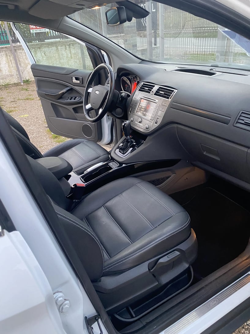 Noleggia un'auto a Tirana