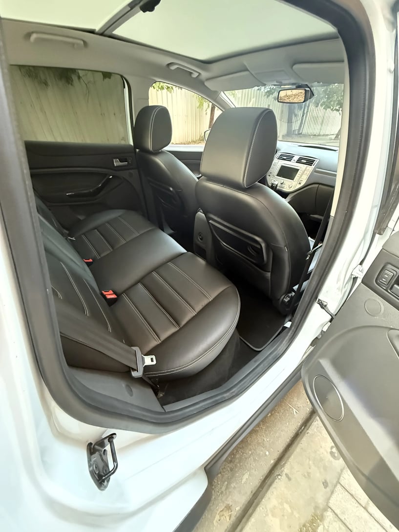 Noleggia un'auto a Tirana