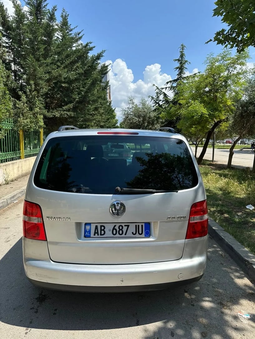 Alquila un coche en Tirana