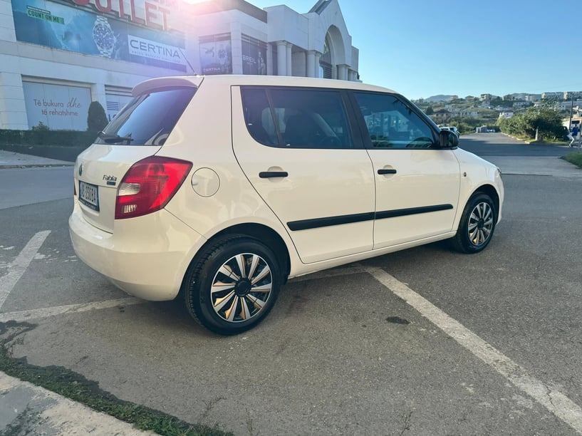 Louer une voiture à Tirana