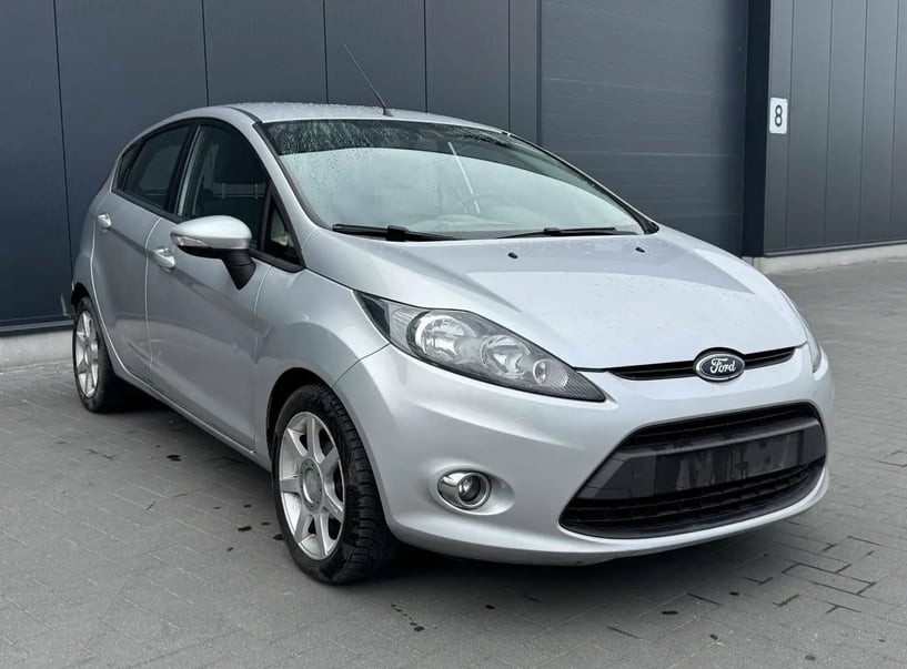 Noleggia un'auto a Tirana