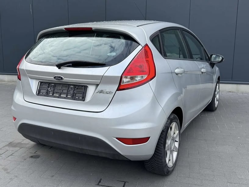 Noleggia un'auto a Tirana