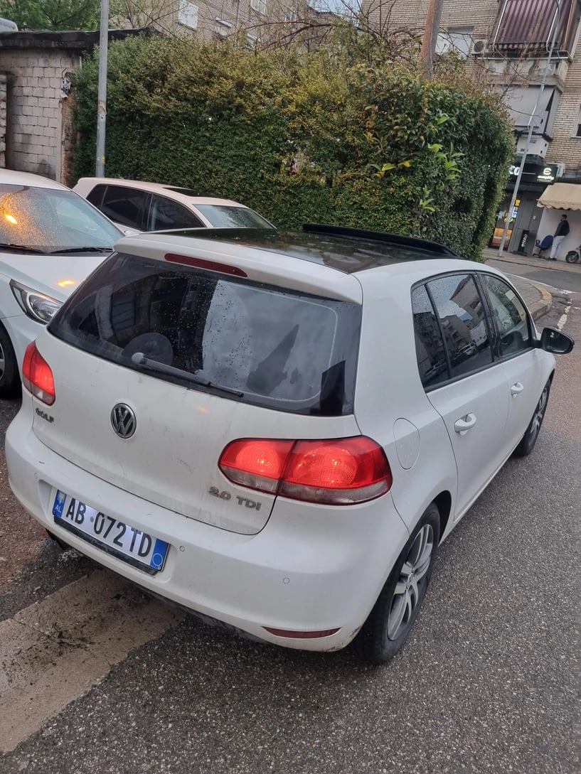 Noleggia un'auto a Tirana