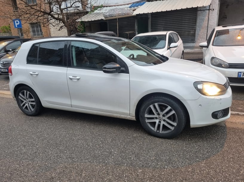 Noleggia un'auto a Tirana