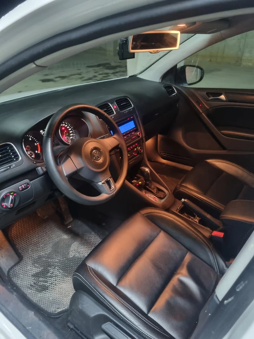 Noleggia un'auto a Tirana