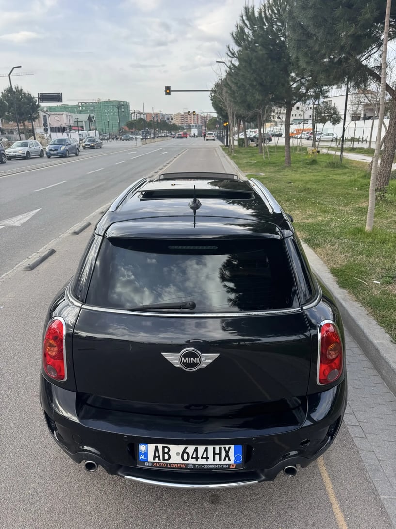 Merrni me qira një makinë në Tirana