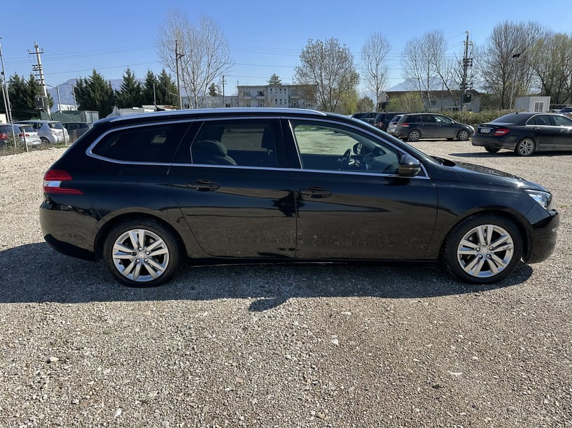 Louer une voiture à Tirana