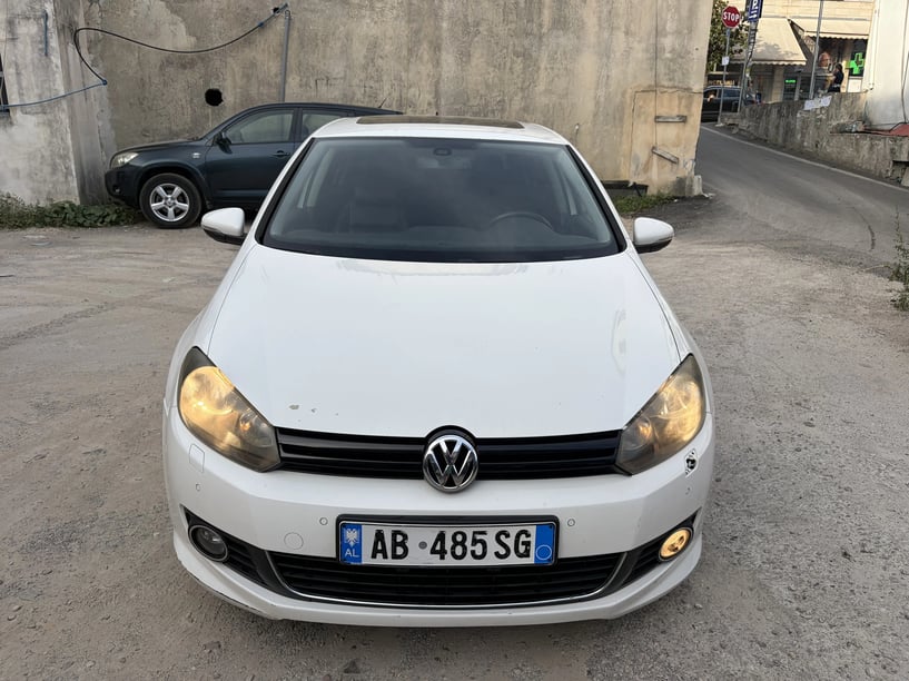 Alquila un coche en Tirana