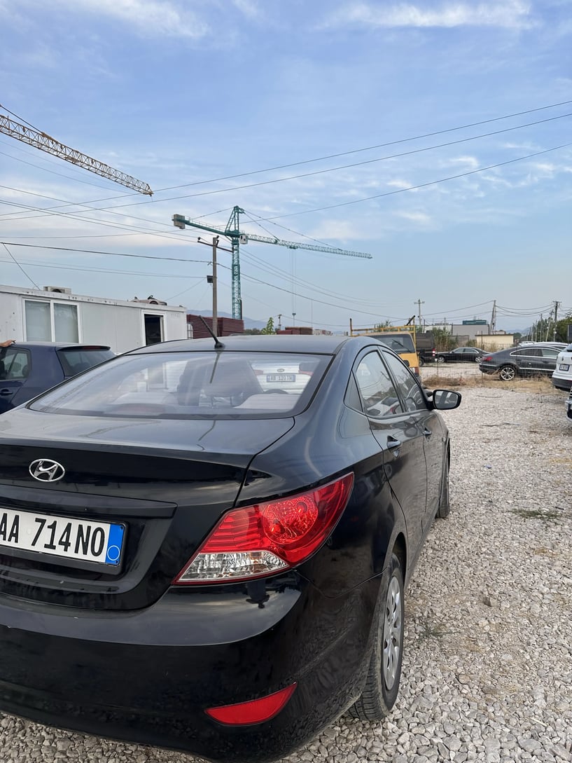 Alquila un coche en Tirana