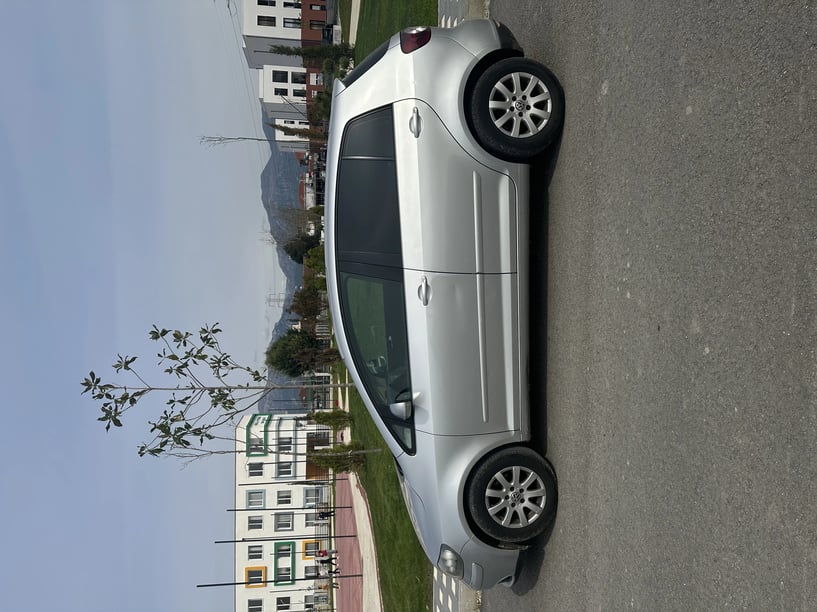 Alquila un coche en Tirana