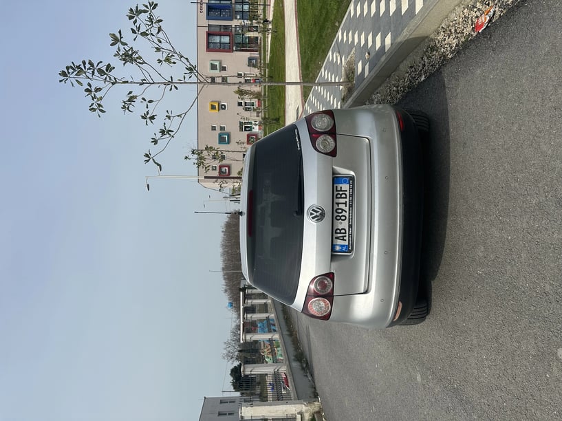 Alquila un coche en Tirana