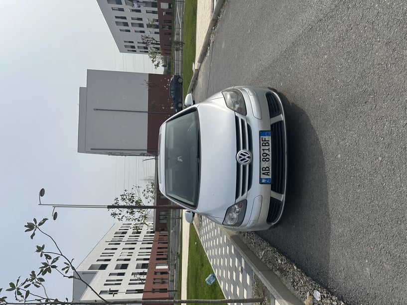 Alquila un coche en Tirana