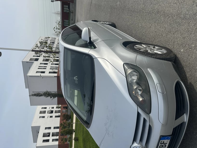 Alquila un coche en Tirana