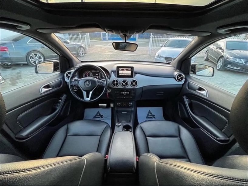 Wynajmij samochód w Tirana