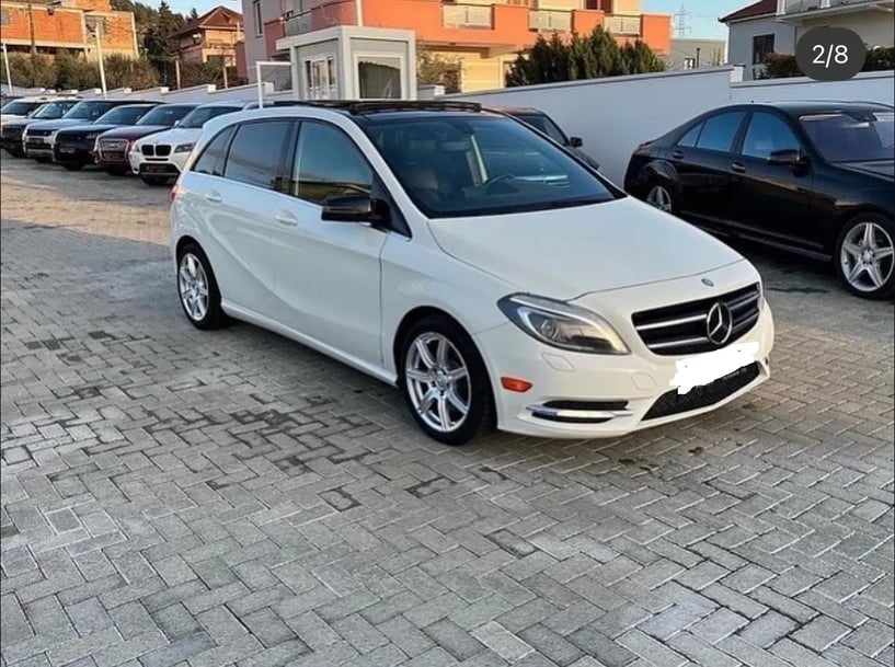 Wynajmij samochód w Tirana