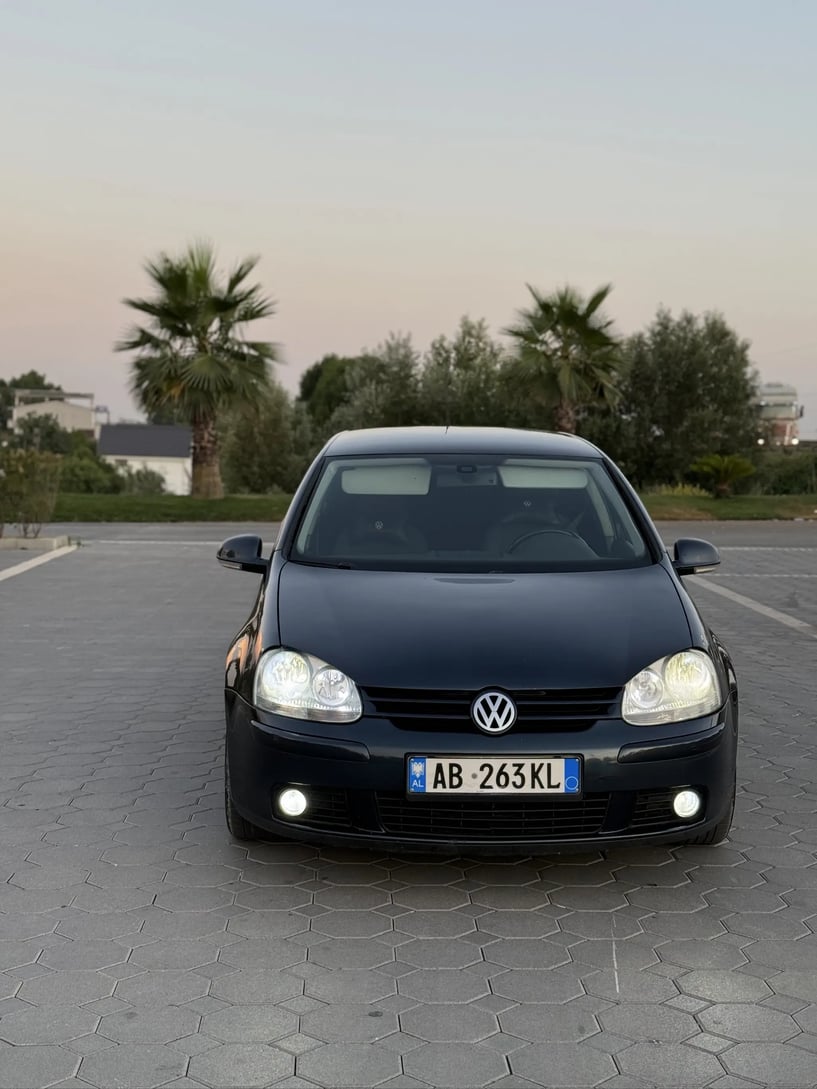 Alquila un coche en Tirana