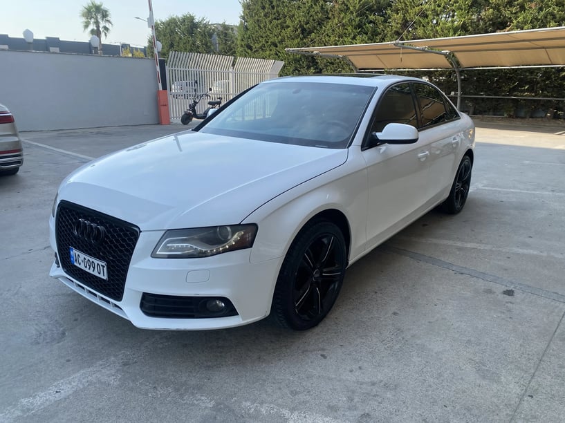 Noleggia un'auto a Tirana