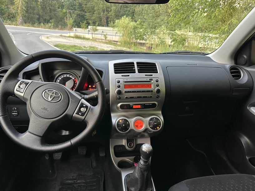 Alquila un coche en Tirana