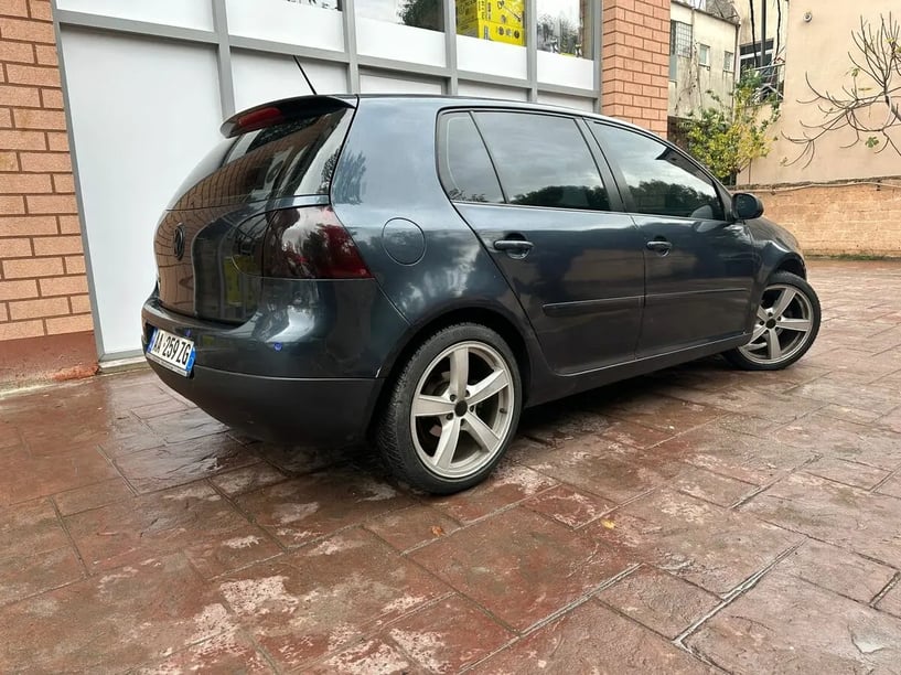 Louer une voiture à Tirana
