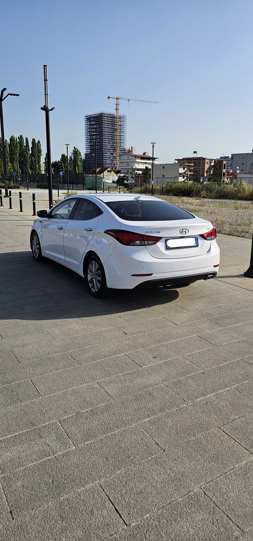 Merrni me qira një makinë në Tirana