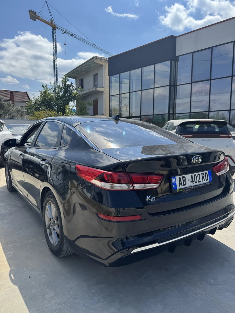 Rent a car in Tirana