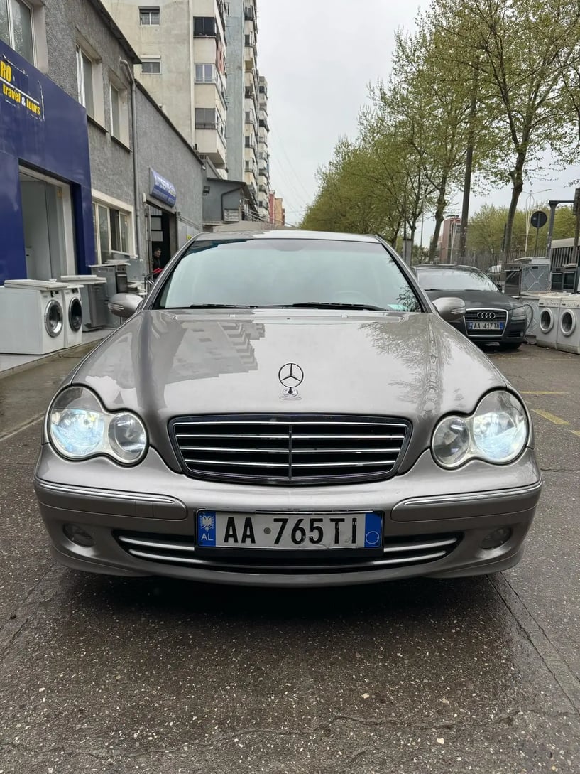 Auto mieten in Tirana