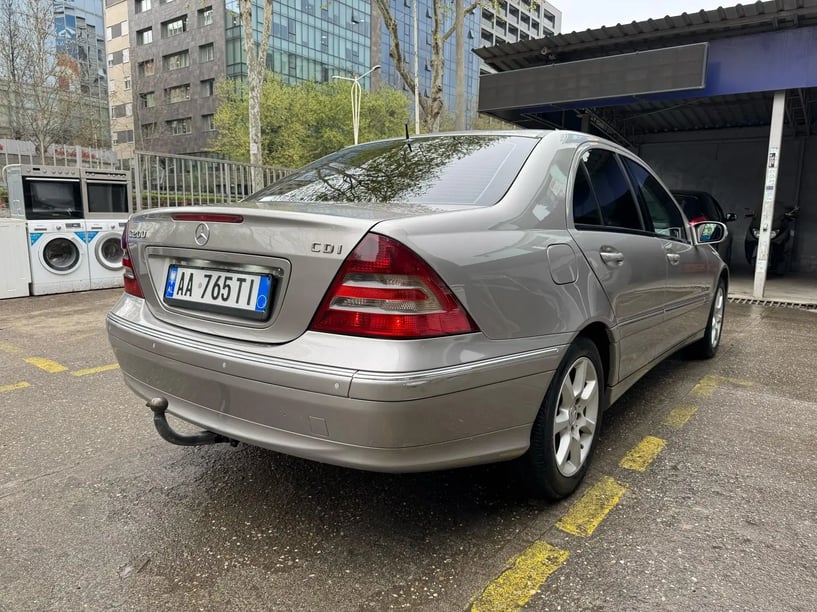 Auto mieten in Tirana