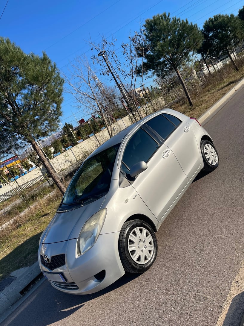 Noleggia un'auto a Tirana