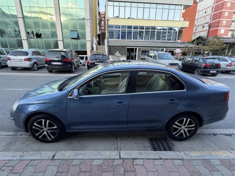 Wynajmij samochód w Tirana